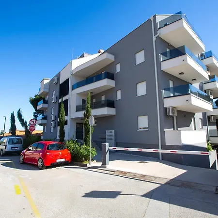 Coco & Charlie Дубровник