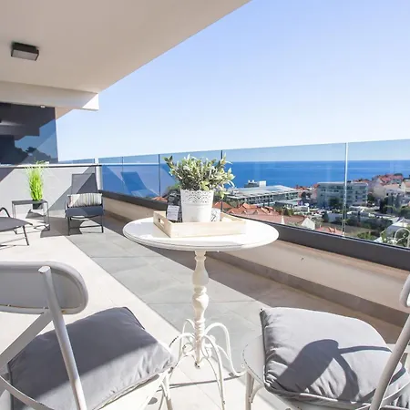 Daire Coco & Charlie