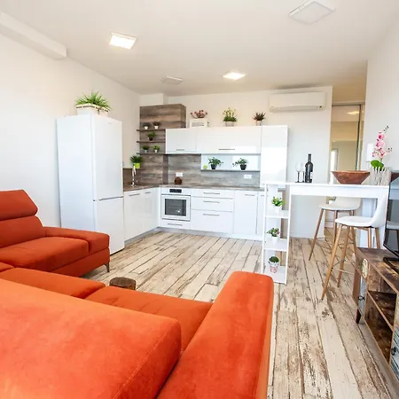 Coco & Charlie Apartment *