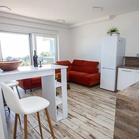 Coco & Charlie Apartment